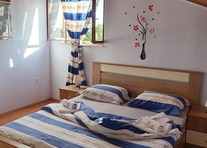 Lägenhet With Parking Space - 22715 *